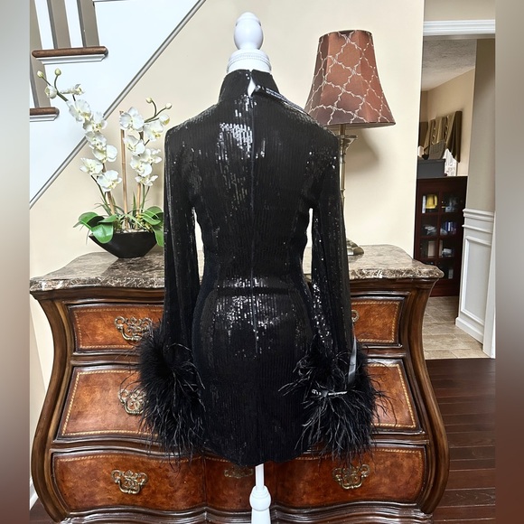 CUPID
BLACK SEQUIN HIGH-NECK MINI DRESS WITH FEATHER CUFFS - Picture 3 of 5